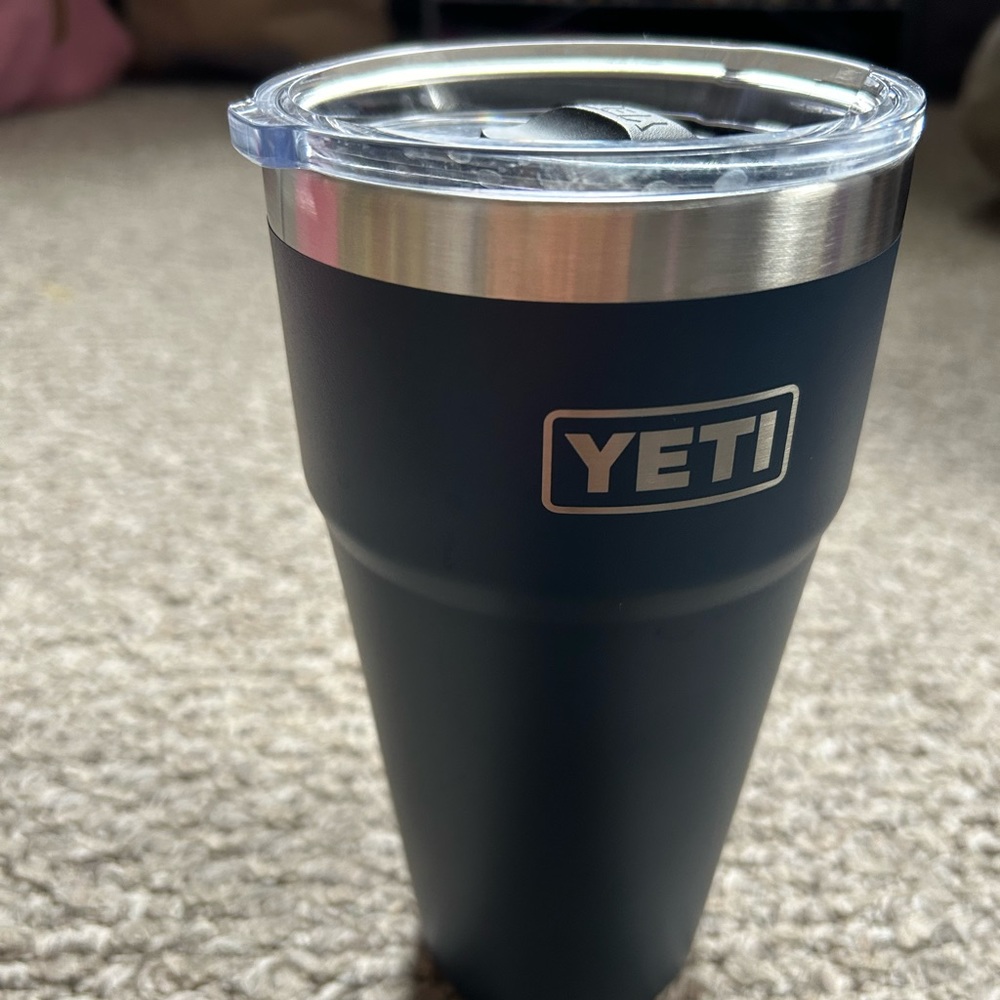 Yeti 26 oz tumbler with magslide